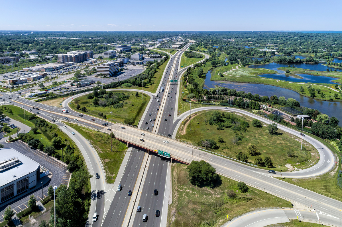 Libertarian Road Management: Pricing and Street Design